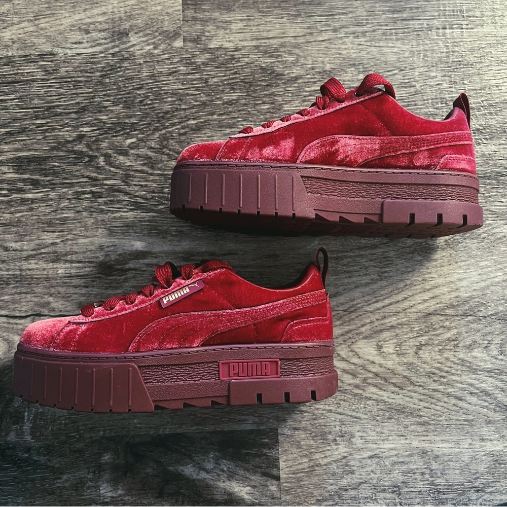 NWOT Puma Mayze Velvet Sneaker
